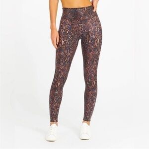 Spanx Faux Leather Snake Shine Legging Size Medium